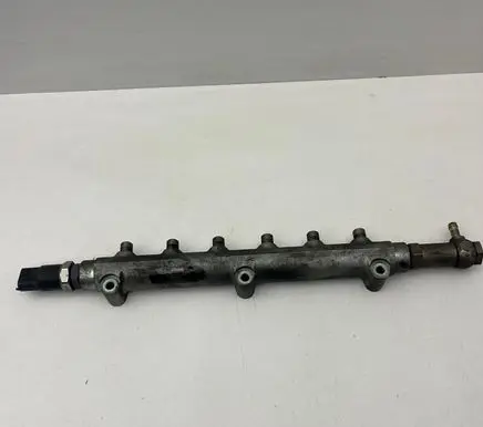 Volvo V70 Fuel main line pipe 8658252 0445215010