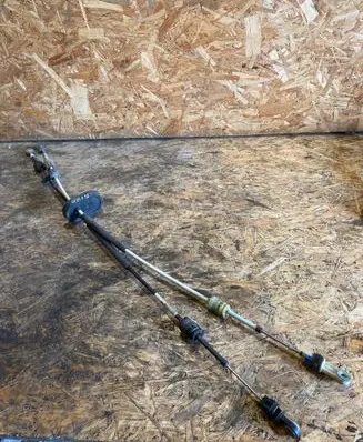 Opel Astra J Gear shift cable linkage 55563704