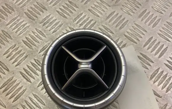 Mercedes-Benz X-class W470 Dashboard side air vent grill/cover trim 687635XA0A