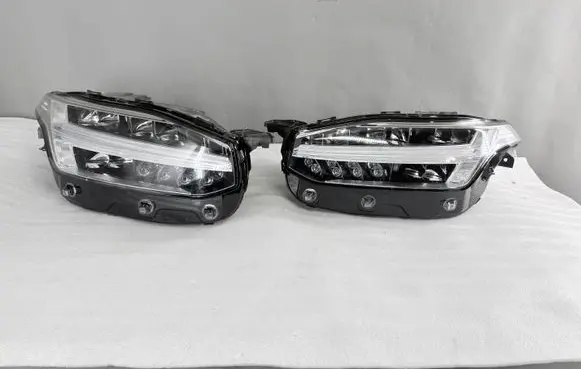 Volvo XC90 Headlight/headlamp 32228689 32228688