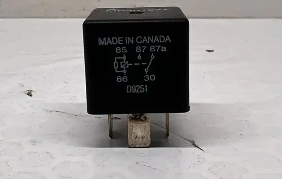 Mitsubishi Pajero Other relay MR301971