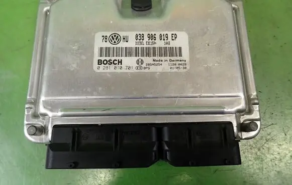 Volkswagen PASSAT B5 Engine control unit/module ECU