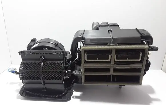 Chrysler Pacifica Interior heater climate box assembly 68216209AL