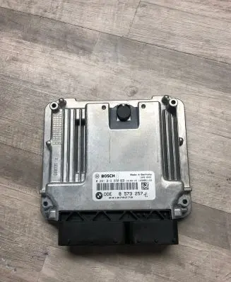 BMW 5 F10 F11 Engine control unit/module 8573257 1039S61193 0281019680