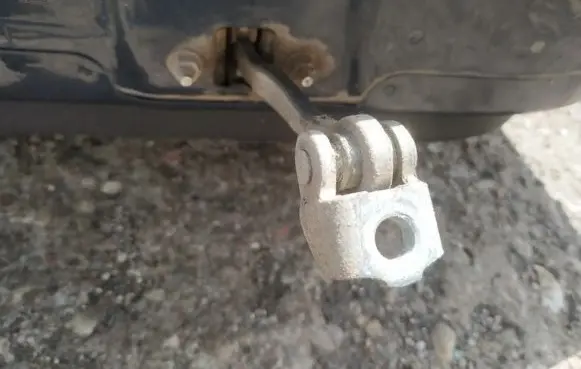 Opel Vectra C Rear door check strap stopper