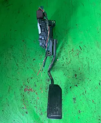 Nissan Almera N16 Accelerator throttle pedal 18002AU410