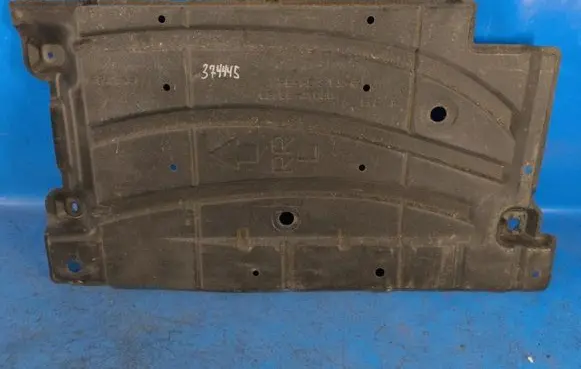 Toyota Prius (XW30) Engine splash shield/under tray 5816847020