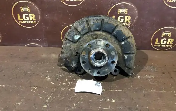 Volkswagen Touran I Front wheel hub spindle knuckle