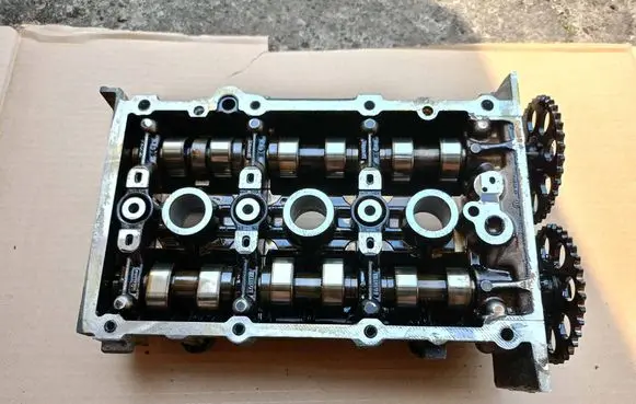 Skoda Fabia Mk2 (5J) Rocker cam cover 03E103475H