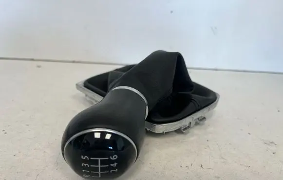 Volkswagen Tiguan Gear lever shifter trim leather/knob 