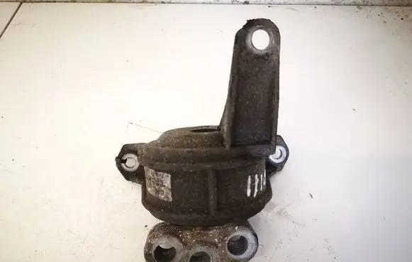 Opel Astra H Engine mount bracket 13125637