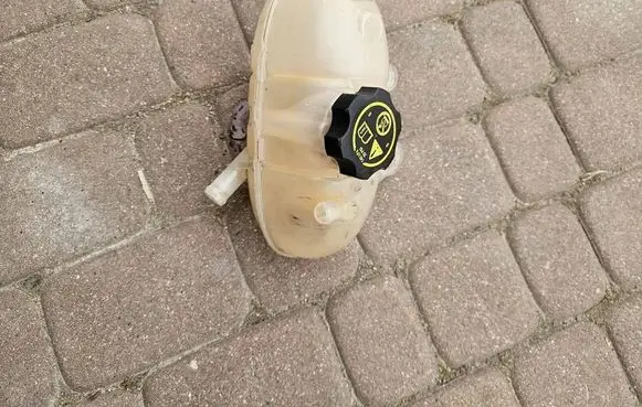 Opel Insignia B Coolant expansion tank/reservoir 23246558