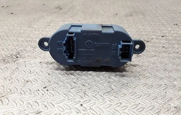 Volkswagen Touareg I Heater blower motor/fan resistor 7L0907521 52492612 908000410
