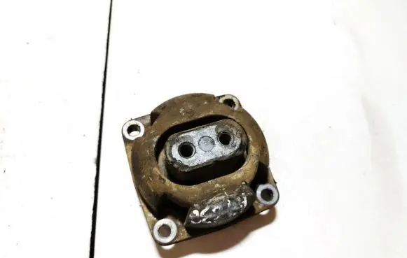 Mercedes-Benz ML W164 Engine mount bracket