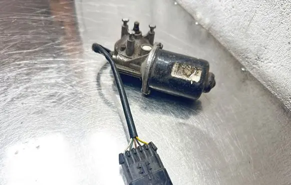 Opel Meriva A Wiper motor 93390344