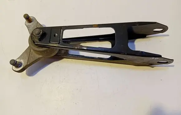 Volvo S70 V70 V70 XC Engine mount bracket 6842255
