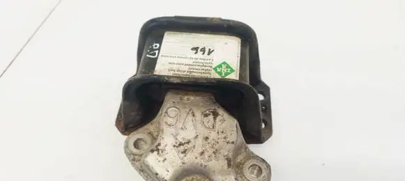 Engine mount bracket