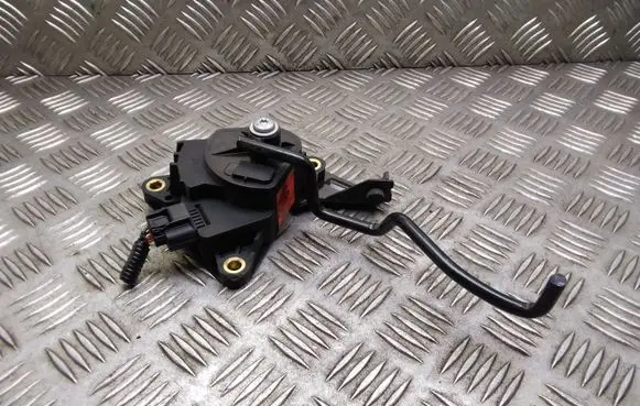 Nissan Qashqai Accelerator throttle pedal