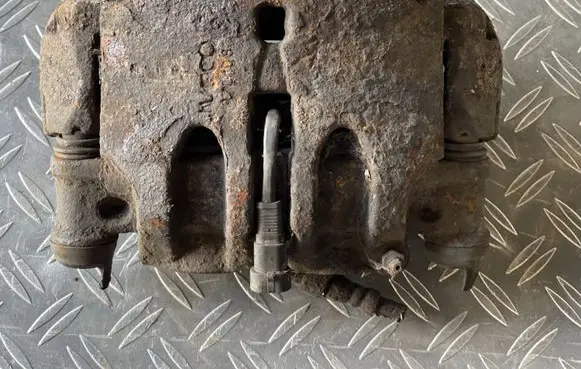Iveco Daily 35 - 40.10 Front brake caliper