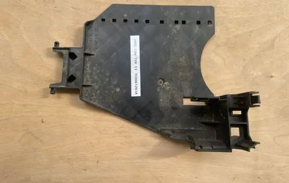 Volkswagen Crafter Relay mounting block 7C0061261A