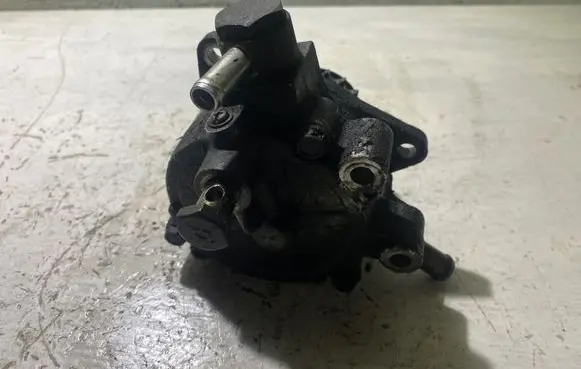 Nissan Pathfinder R51 Vacuum pump 14650EB30A X2T56671A