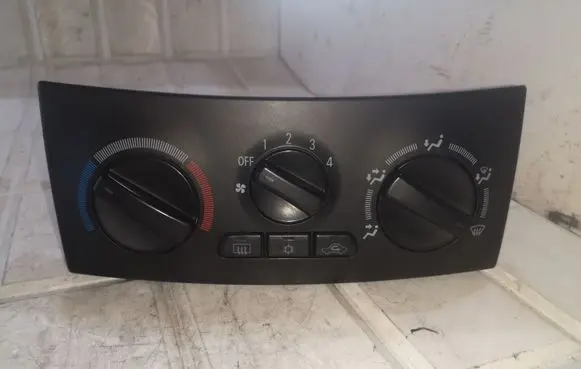 Mitsubishi Space Star Climate control unit MN140637