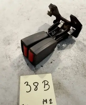 Ford Mondeo MK V Middle seatbelt (rear)