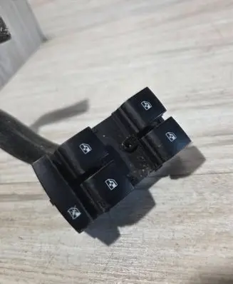 Chevrolet Orlando Electric window control switch 20830838
