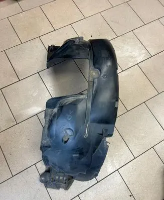 Front wheel arch liner splash guards
