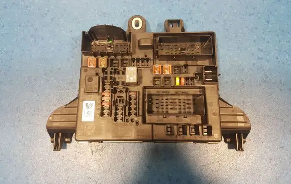 Opel Insignia A SAM control unit 22737765