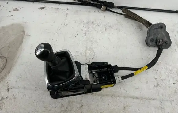 Renault Megane III Gear shifter/selector 8201062921A 9615016B
