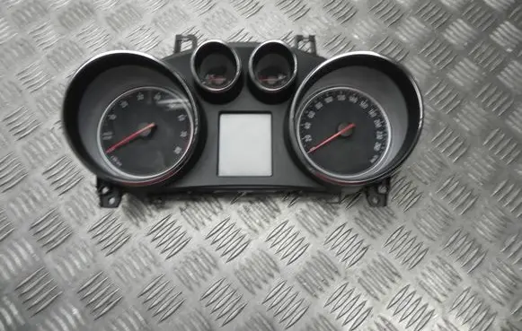 Opel Mokka X Speedometer (instrument cluster) 95386880