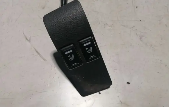 Nissan X-Trail T30 Seat heating switch 24016EQ300 68486EQ000