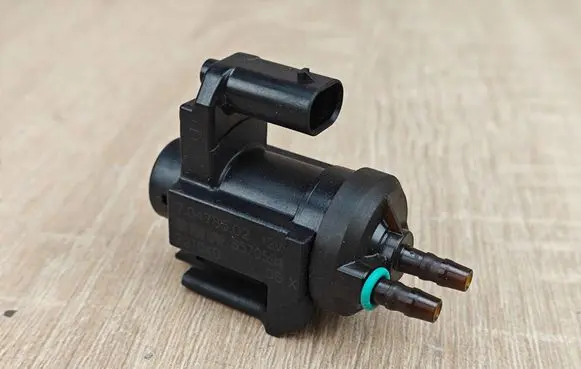 BMW 8 G16 Vacuum valve 8570591