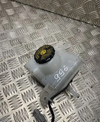 Brake fluid reservoir