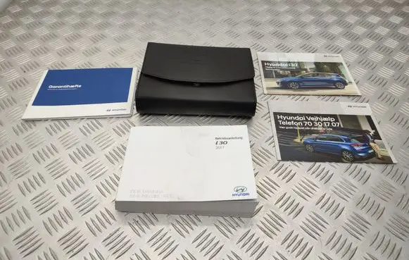Hyundai i30 Owners service history hand book 