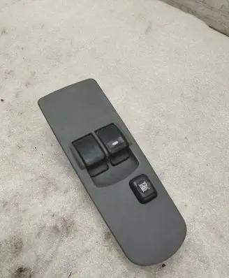 Mitsubishi Colt Electric window control switch C8DD351M MR587477