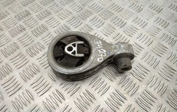 Nissan Qashqai Engine mount bracket