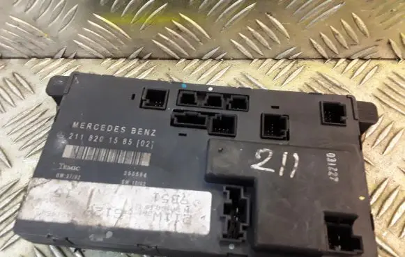 Mercedes-Benz E W211 Door control unit/module 2118201585 A2118201585