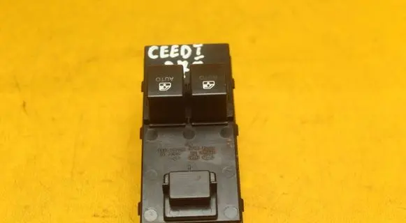 KIA Ceed Electric window control switch 935701H020 3694931000