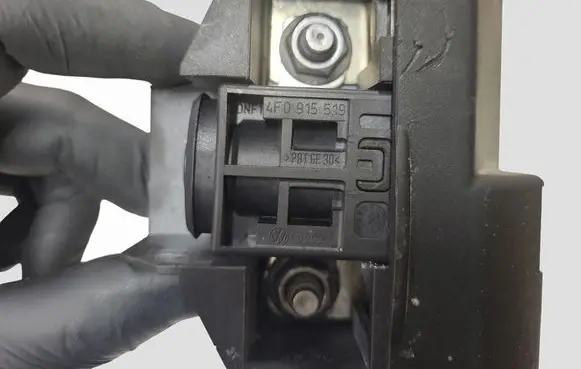 Audi A4 S4 B8 8K Battery relay fuse 4F0915519