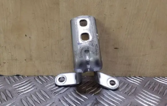 Opel Astra J Front door upper hinge