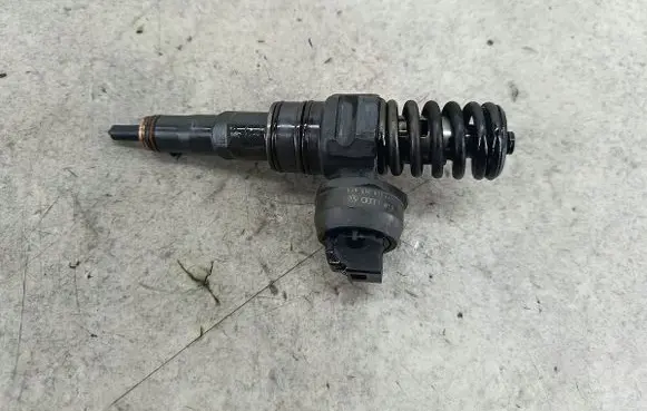 Skoda Octavia Mk2 (1Z) Fuel injector 
