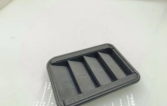 Quarter panel pressure vent