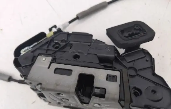 Audi A1 Front door lock 5TC837016D