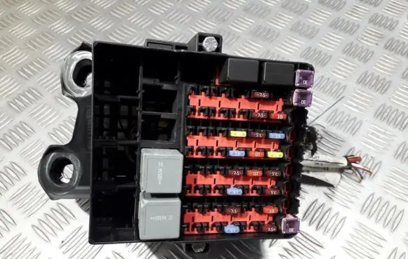 Ford Fiesta Fuse box set 8V5T14A005KFE 8V5T-14A005-KFE