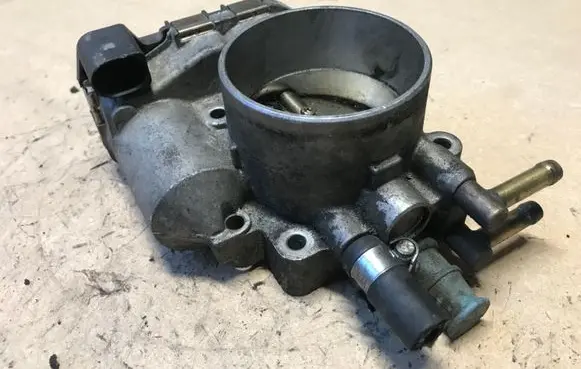 Audi A4 S4 B6 8E 8H Throttle body valve 078133062B 028075000