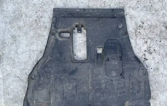 Engine splash shield/under tray