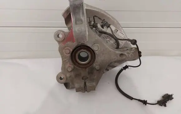 Chrysler Pacifica Front wheel hub 68189018AC