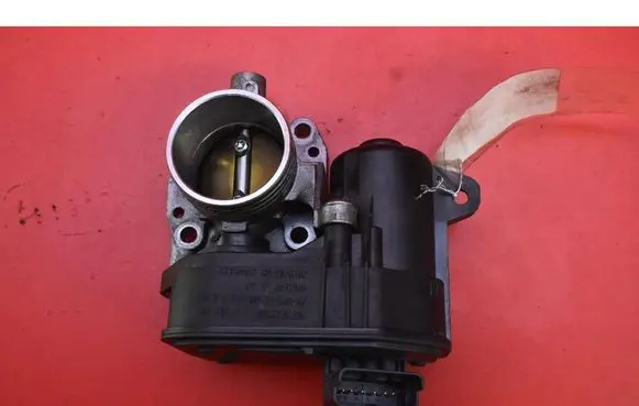 Peugeot 208 I Throttle body valve 9673622380